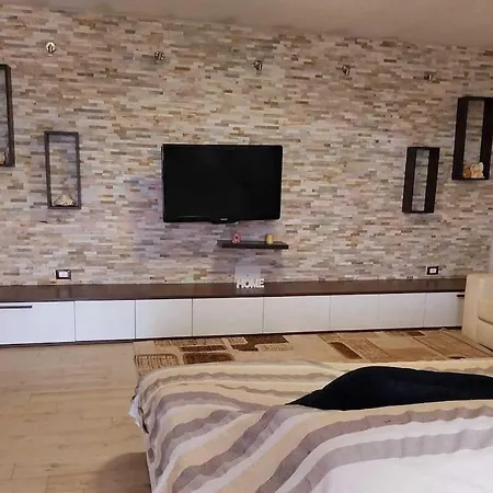 Ginevra Villa *