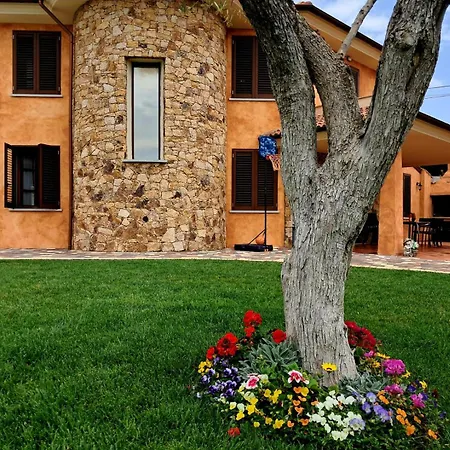 Ginevra Villa *